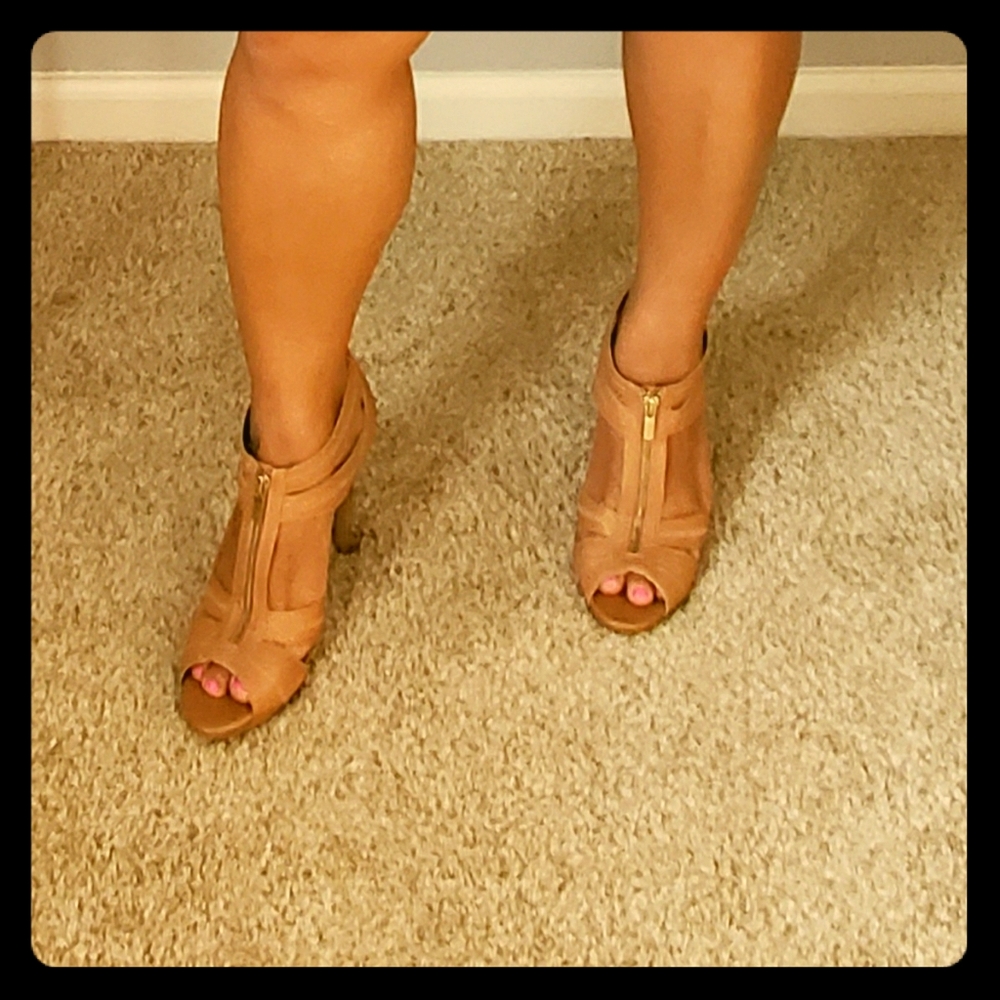 Jessica Simpson Tan High Heel